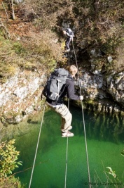Po jeklenici. Medtem sta Mare in Vidmar uprizorila manjši 