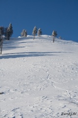 Sledi enega smučarja