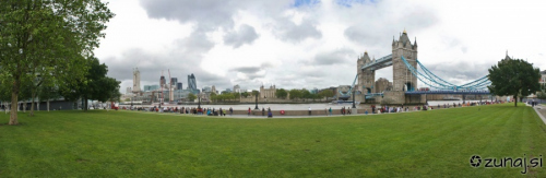 Panorama iz parka ob London Towerju