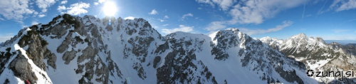 Begunjska Vrtača, Veliki vrh in Vrtača v ozadju