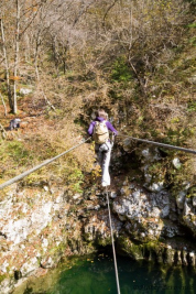 Žanči je šla čez reko bolj previdno in predvsem vpeto