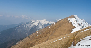 Krvavka in Karavanke v ozadju