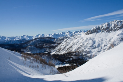 V sredini spodaj planina v Lazu