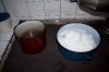Taljenje snega za pripravo čaja