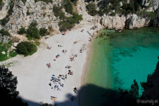 Pogled na plažo iz smeri