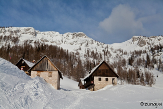 Blejska koča in Mrežce v ozadju