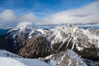 Stol in Vrtača v oblakih