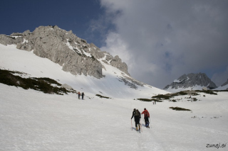 Počasi se bova priklopila nazaj na skupno sled